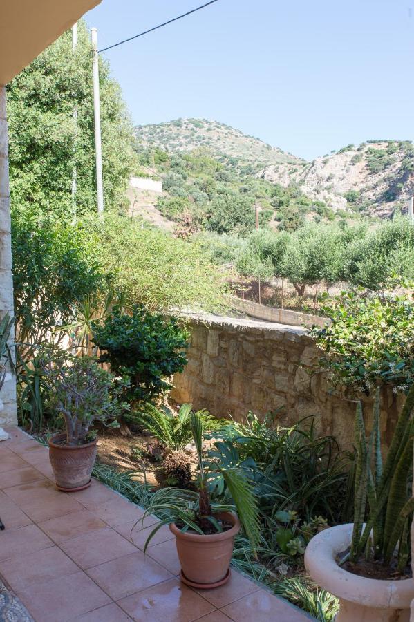 Heraklion Comfy House With Mountain View ภายนอก รูปภาพ