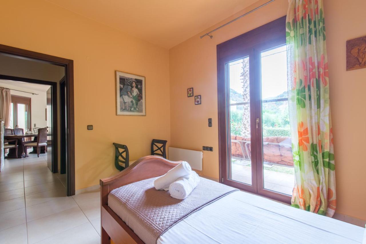 Heraklion Comfy House With Mountain View ภายนอก รูปภาพ