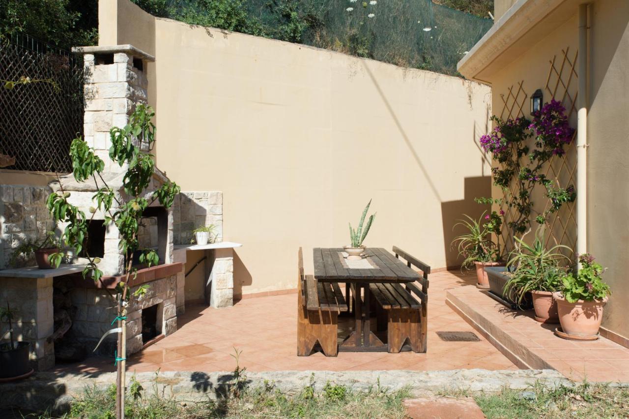 Heraklion Comfy House With Mountain View ภายนอก รูปภาพ